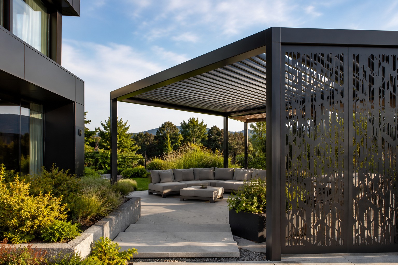 Siyah metal pergola ve lazer kesim panel